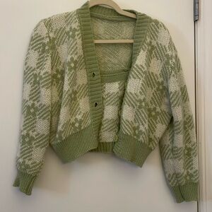 Cropped green knitted cardigan set with sleeveless top (2 pieces)